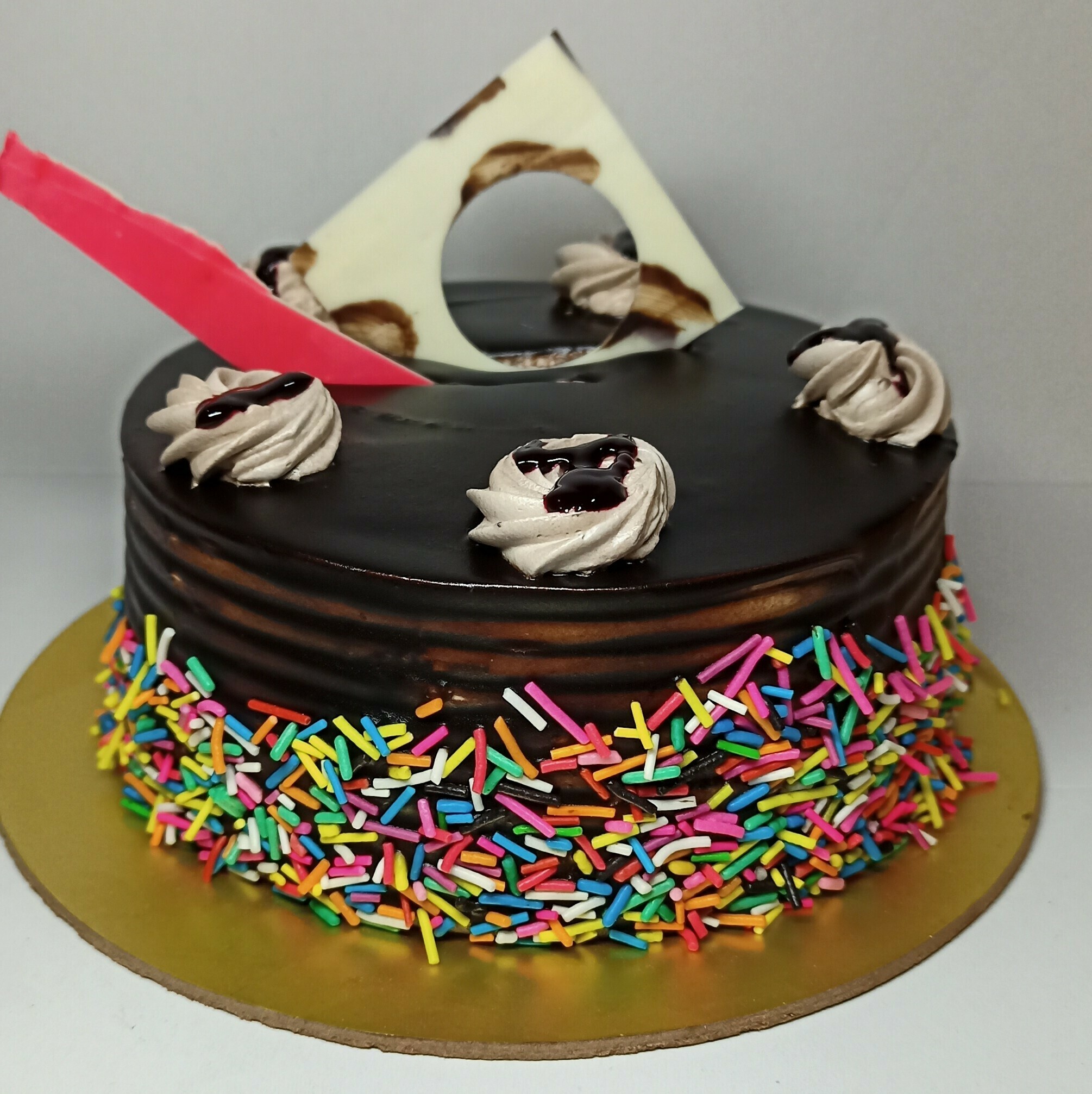 Birthday Cake with chocochips - Zivmart