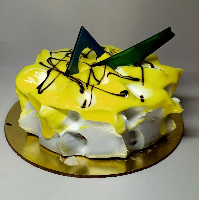 Pineapple ZigZak cake for birthday & anniversary