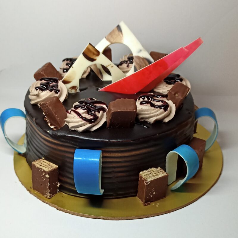 KitKat Chocolate Cake for birthday & anniversary